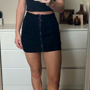 MINI SKIRT (size: women’s small)